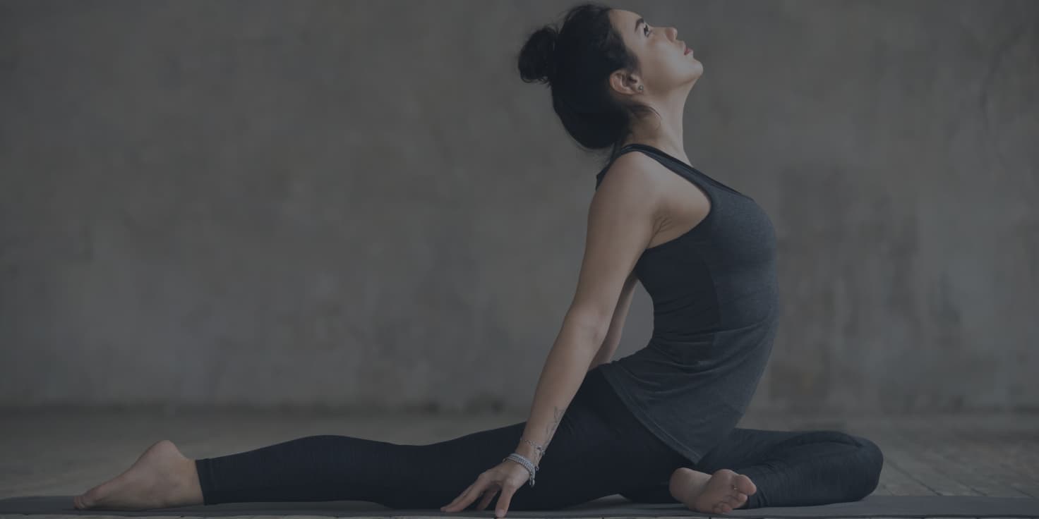 Femme qui fait du hatha yoga