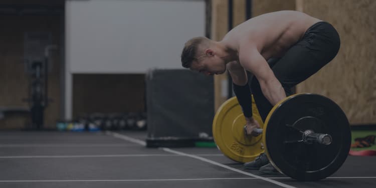 Personne qui effectue un snatch crossfit