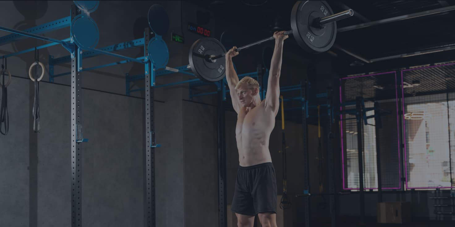 Personne qui effectue un thruster crossfit